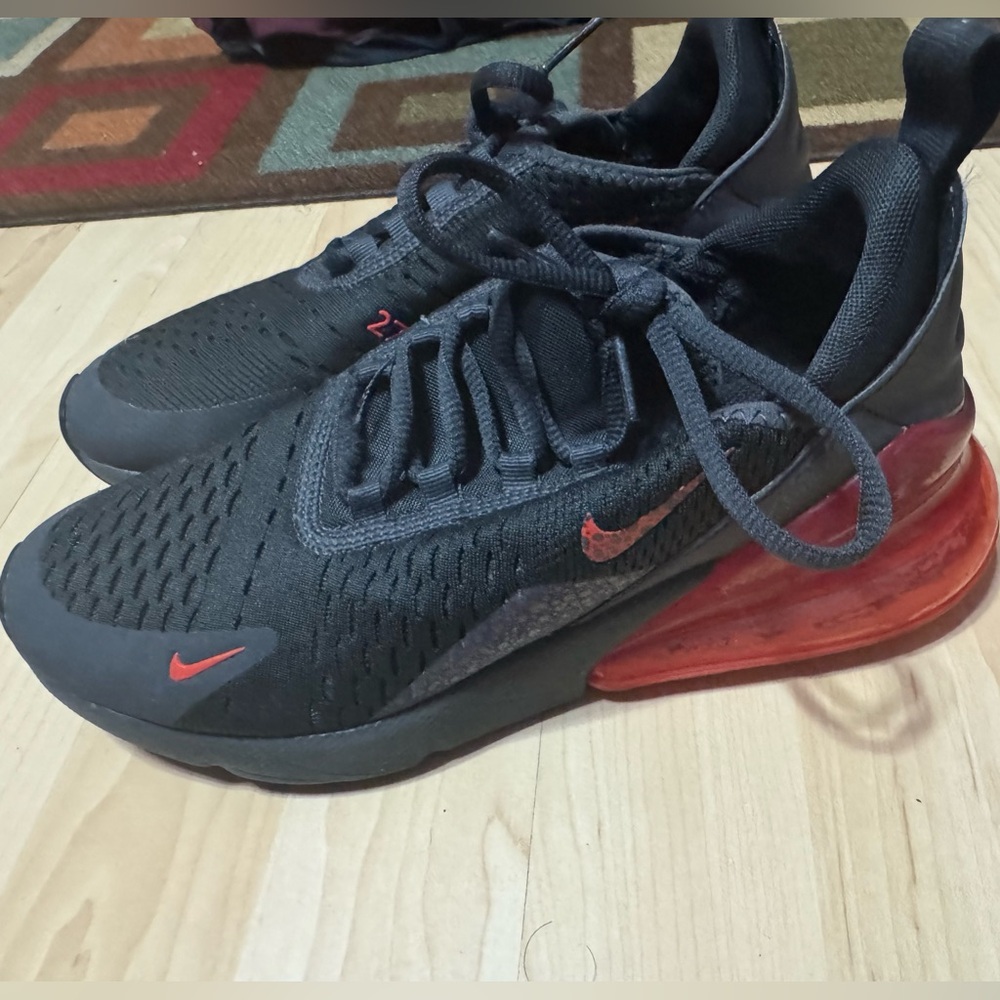 Nike Black and Red AirMax 270 Big Boy 5.5Y